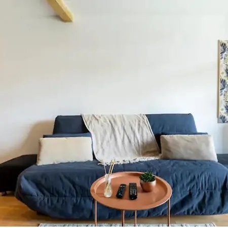 Apartment T4 *