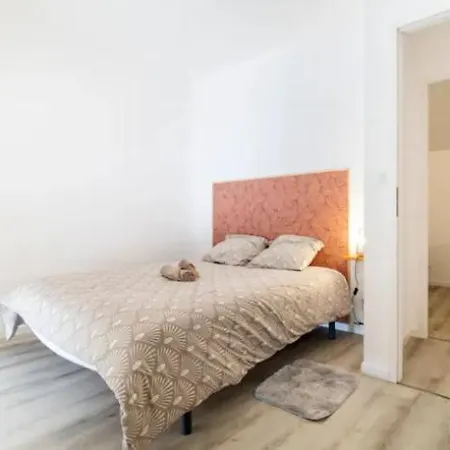 T4 Apartment
